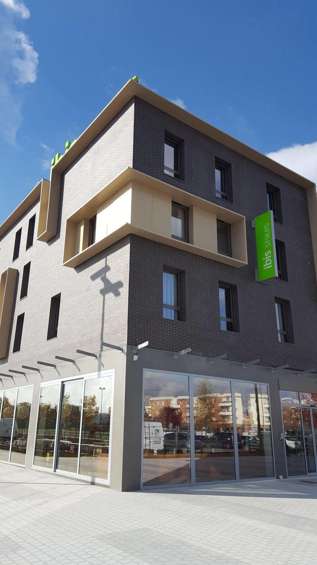 ไอบิส สไตล์ แวร์ซาย กูยองคูร์ Hotel Guyancourt ภายนอก รูปภาพ