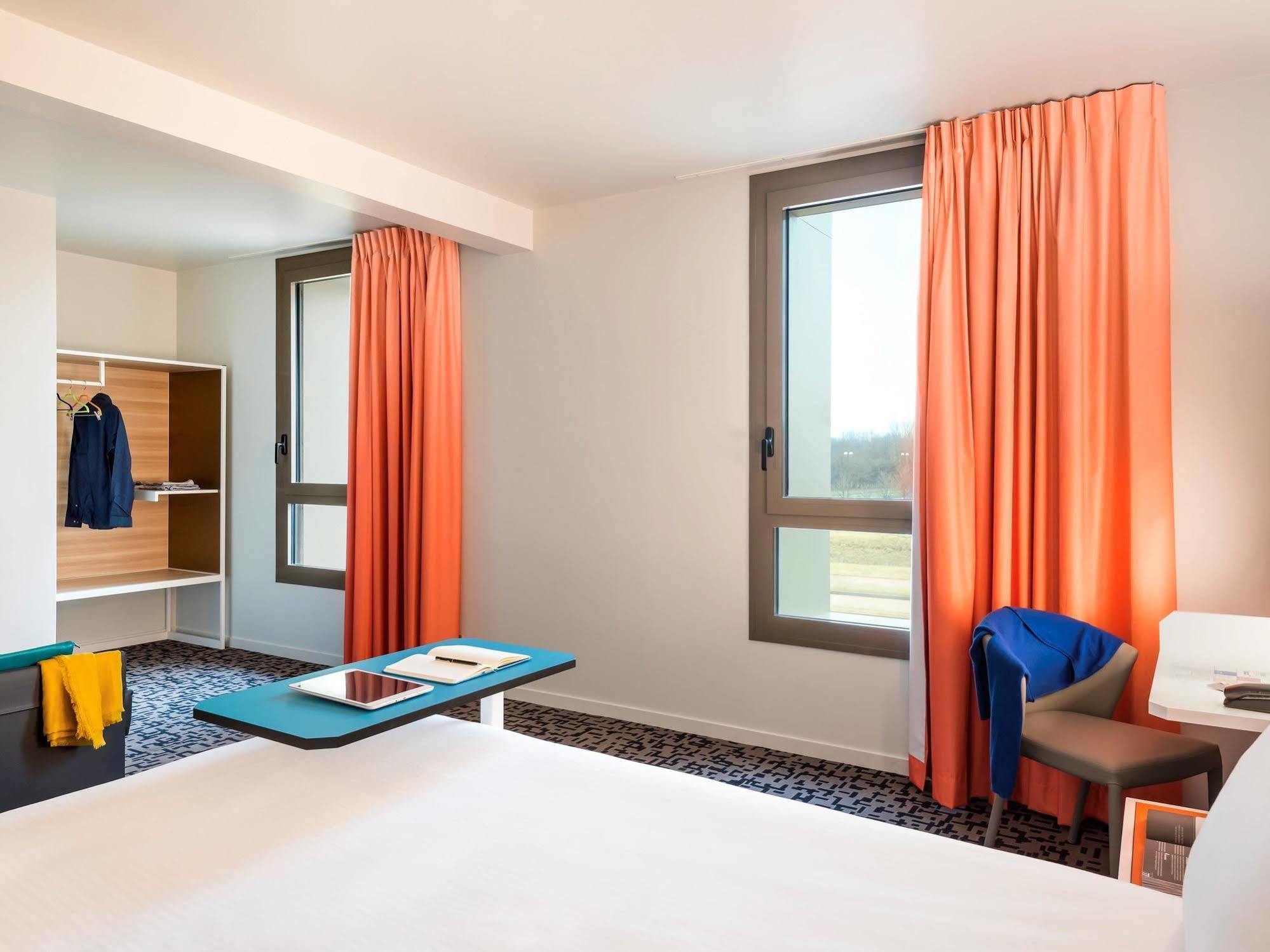 ไอบิส สไตล์ แวร์ซาย กูยองคูร์ Hotel Guyancourt ภายนอก รูปภาพ